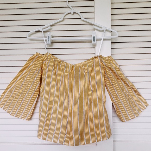 NWT Off the Shoulder Top - Picture 3 of 4